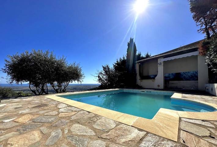 Villa pour 6 personnes, avec piscine ainsi que jardin et vue à Borgo