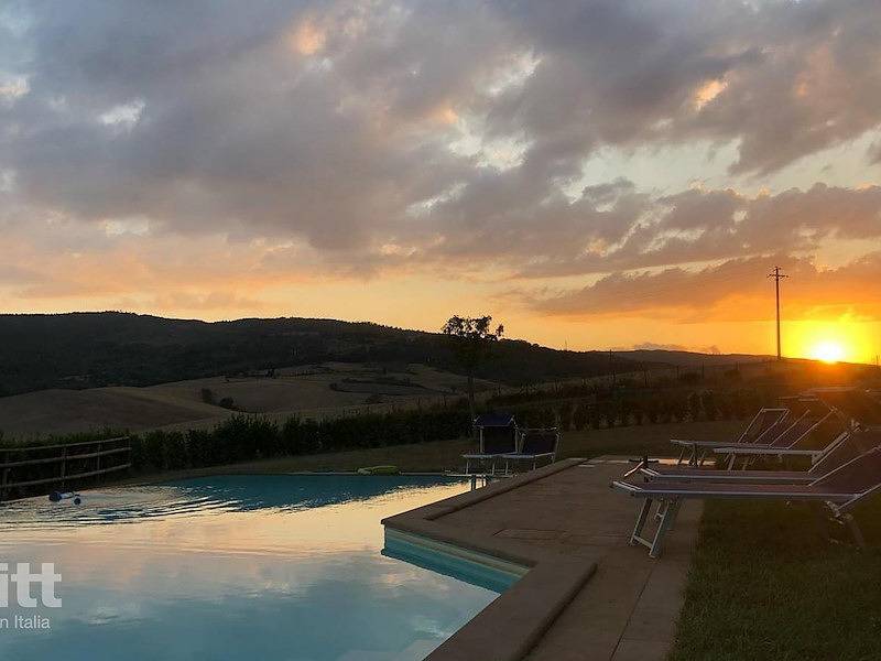 Tritt — Ruhig gelegenes Apartment für 4 Personen in Lajatico mit Pool in Lajatico, Pisa Provinz