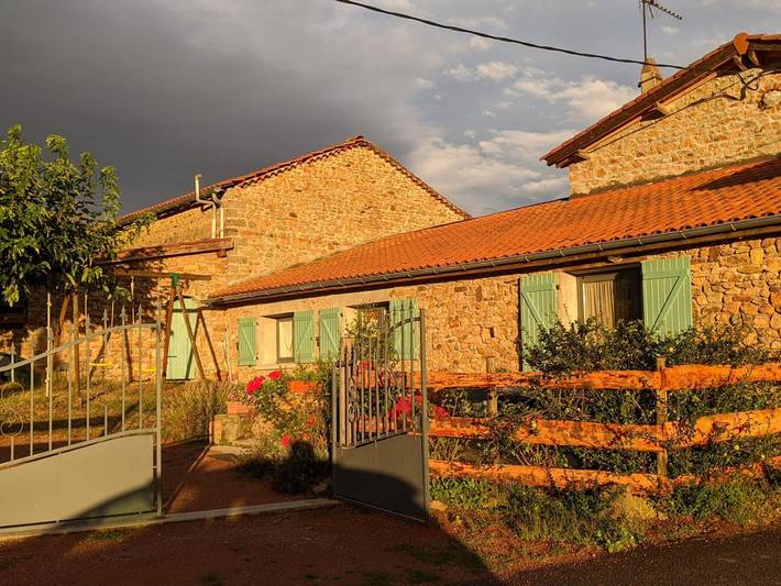 Gîte pour 4 personnes, avec jardin, animaux acceptés à Neulise