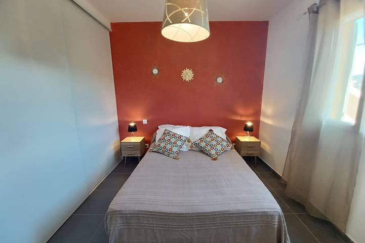 Appartement entier, Appart 2 chambres piscine chauffée wifi clim 7 min plage et 1 min rivière in Galéria, Parc naturel régional de Corse