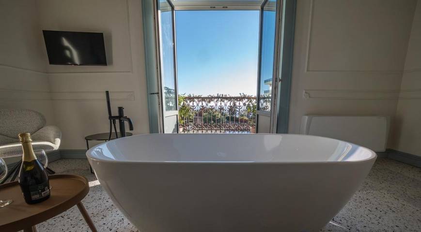 B&b per 3 persone, con giardino e panorama nonché piscina a Acireale