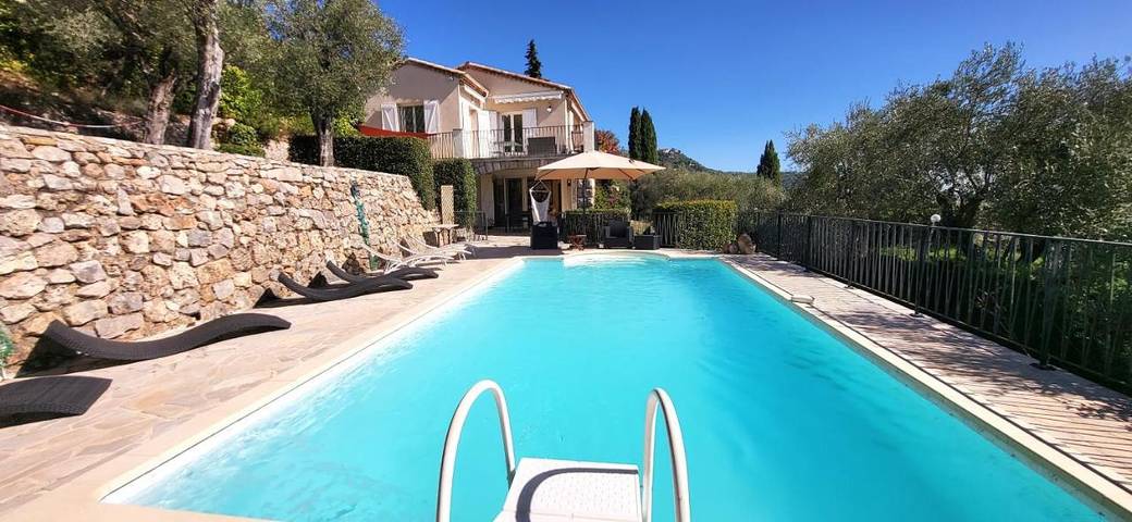 Location de vacances pour 4 personnes, avec vue sur le lac et piscine ainsi que jardin et vue à Spéracèdes - 4