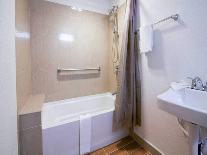 Apartamento entero, 1 cama king size | Movilidad | Bañera, Nsmk in Bremerton, Condado de Kitsap
