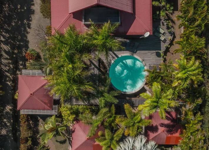 Chambre d’hôte pour 2 personnes, avec piscine ainsi que jardin et balcon à Bouloupari