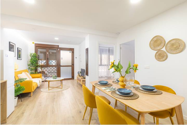 Appartamento intero, Casa Girasol – Spacious Stay Near Valencia Center in Valencia, Costa de Valencia
