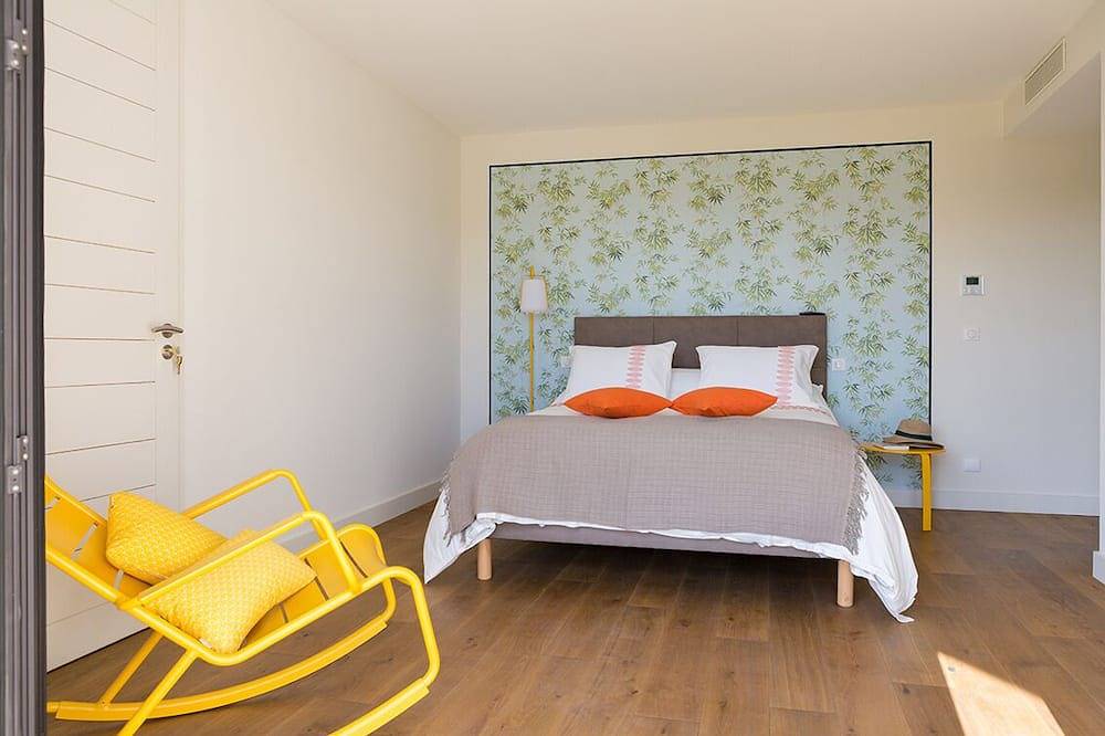 Entire apartment, Spacious Ursuya studio with mountain views, spa & pool access in Hasparren, Bayonne region