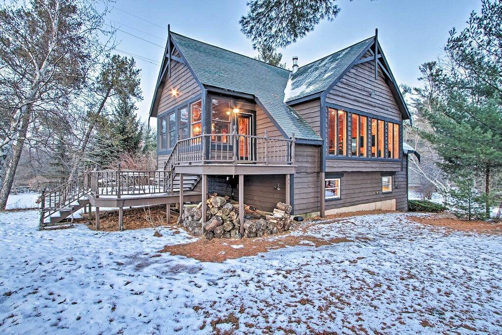 Neu! Waterfront Retreat auf 2 Morgen mit Deck & View! in Castle Rock Lake