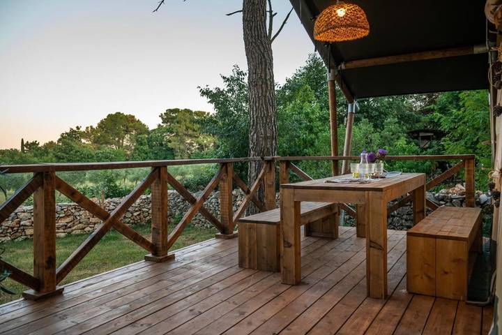 Tente pour 4 personnes, avec piscine et vue ainsi que jardin et terrasse, animaux acceptés en Croatie - 4