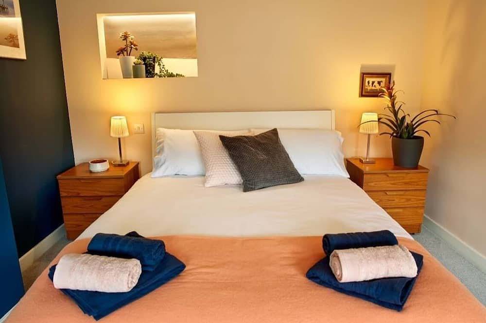 Beautiful mid century thatched cottage in the prettiest part of Winterton-on-Sea in Great Yarmouth, The Broads