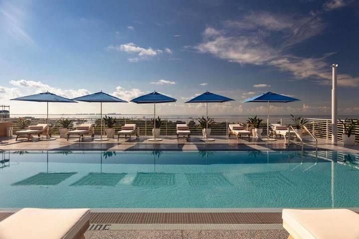 Hotel for 2 personer, med badebasseng og hage, dyr tillatt i Miami