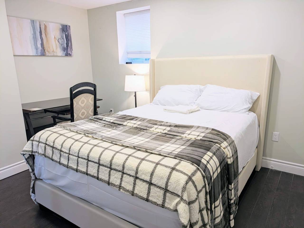 Cozy Private Room with Ensuite Bathroom in Brampton in Brampton, Lake Ontario (Canada)