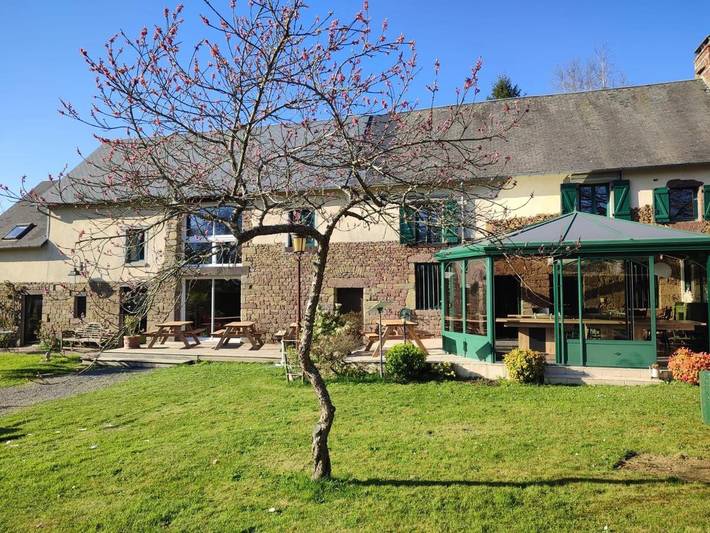 Villa pour 21 personnes, avec jardin ainsi que terrasse et jacuzzi, animaux acceptés