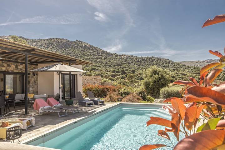 Location de vacances pour 6 personnes, avec Terrasse ainsi que Jardin et Piscine à Corbara