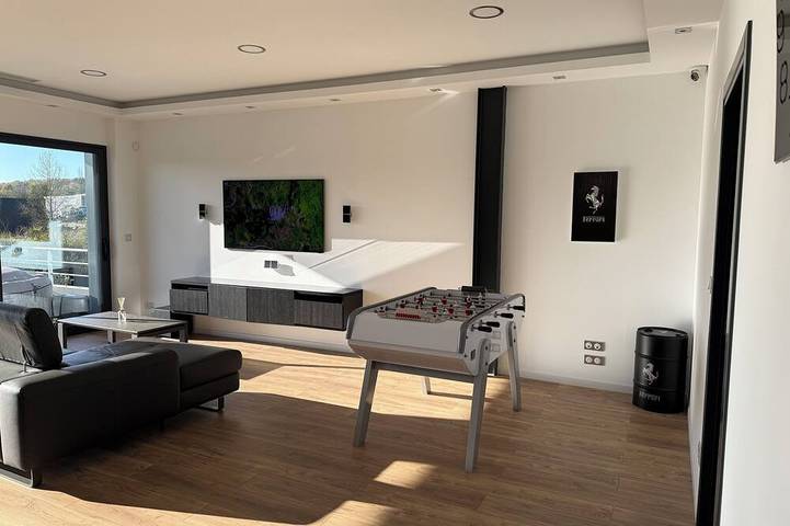 Entire apartment, Magnificent luxury loft with top-of-the-range amenities. in Montussan, Bordeaux region