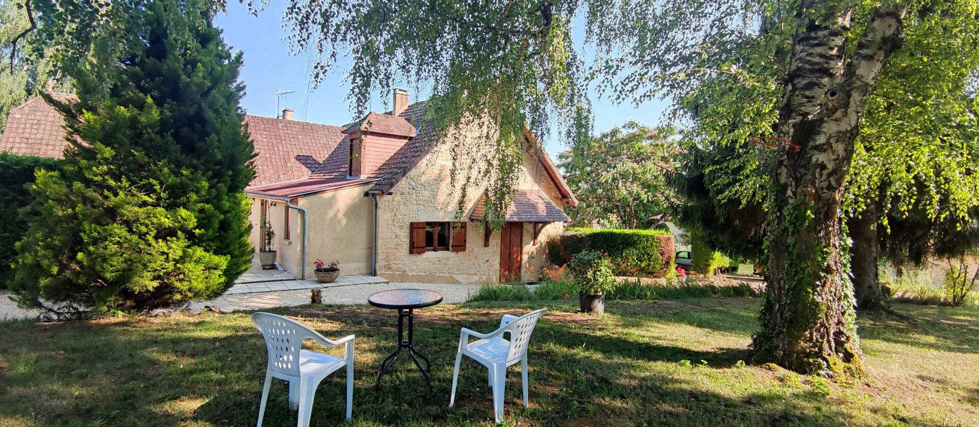 Maison de Vacances 'Écrin de Verdure' avec Terrasse Privée, Jardin Partagé et Wi-Fi in Sarlat-la-Canéda, Périgord Noir