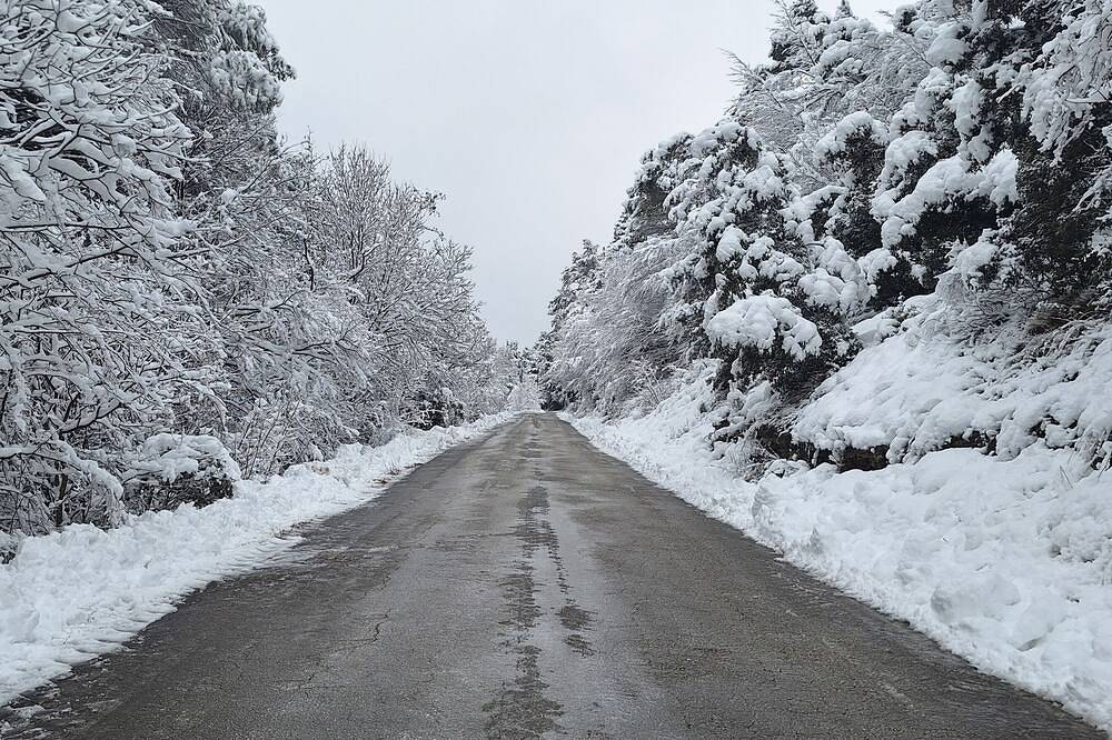 Entire apartment, House in the village of Castelletta at an altitude of 700 meters in the park Gola della Rossa in Fabriano, Ancona Province