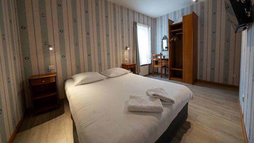 Hôtel pour 2 personnes, avec vue et bassin pour enfant ainsi que piscine et jardin, animaux acceptés à Digoin - 4