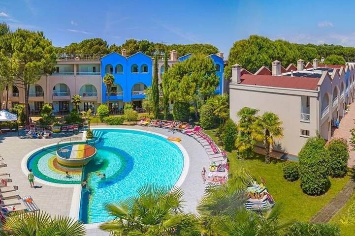 Ferienpark für 7 Personen, mit Balkon und Garten sowie Pool in Bibione