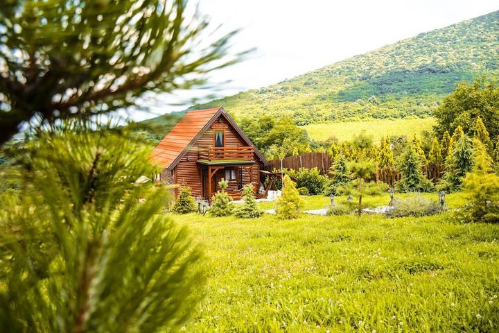 Gîte pour 3 personnes, avec jardin ainsi que vue et piscine à Vršac