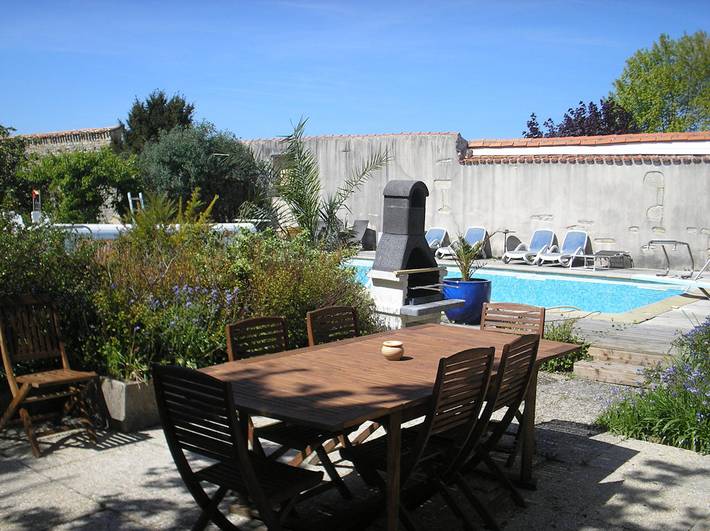 Gîte pour 6 personnes, avec terrasse ainsi que piscine et jardin à Sainte-Soulle