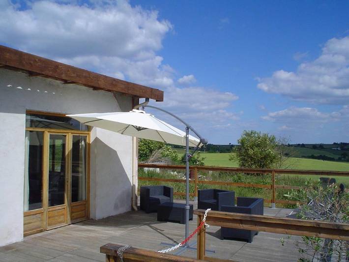 Gîte pour 6 personnes, avec vue et terrasse ainsi que piscine et jardin, animaux acceptés à Moureuille