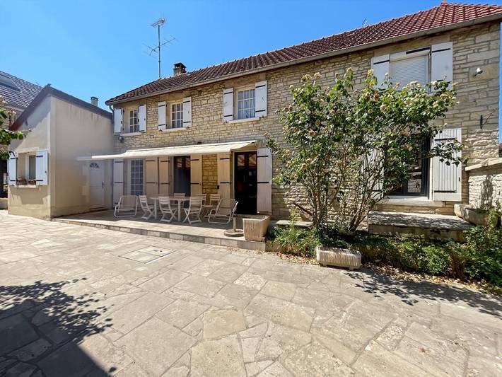 Location de vacances pour 12 personnes, avec Terrasse à Annay-sur-Serein