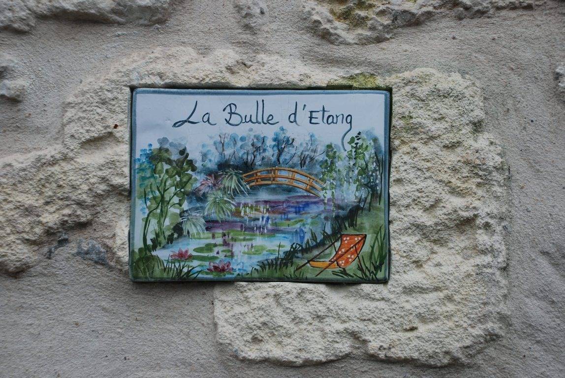 Chambres d'hôtes La Bulle d'Etang - Bois Flotte in Saint-Hippolyte (Charente-Maritime), Région de Rochefort
