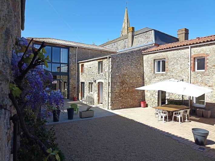 Gîte pour 21 personnes, avec terrasse et jardin à Mauléon