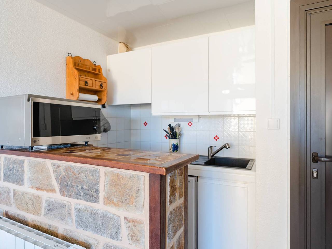 Appartement entier, Appartement lumineux à Gruissan, 2 chambres, proche plage, parking sécurisé, mini-box Wifi, non-fumeur in Gruissan (Ville), Gruissan