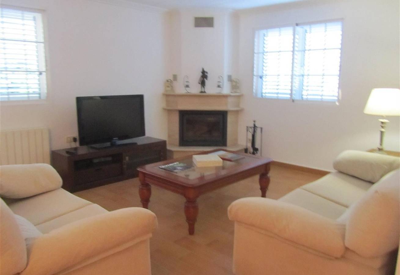 Holiday Home 'Villa in Cullera Valencia' with Mountain View, Pool & Wi-Fi in Cullera, Costa de Valencia