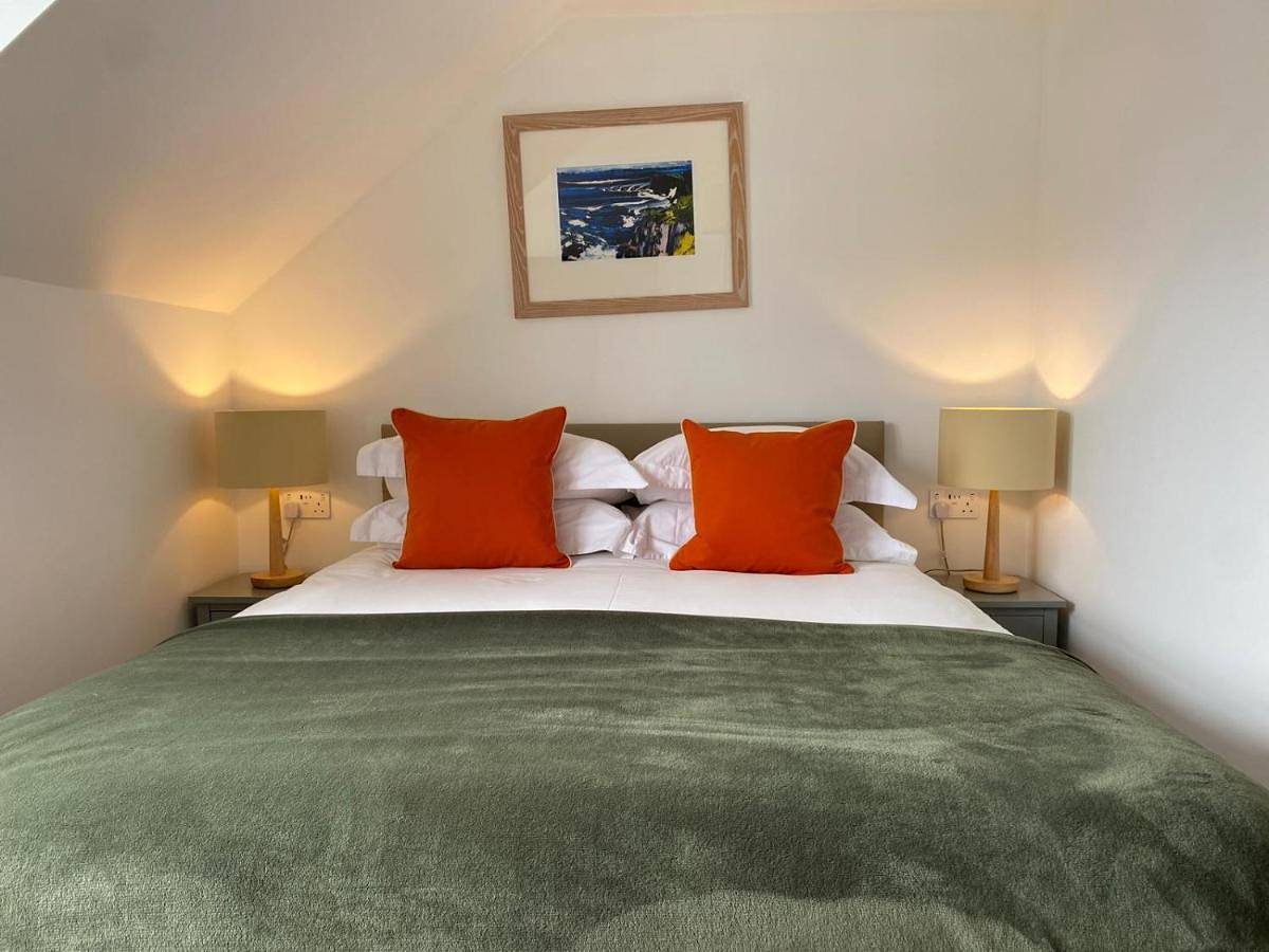 Single Room with Private External Bathroom in Ullapool, Highlands