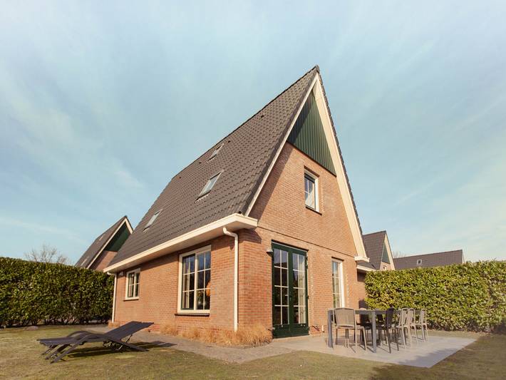 Ferienhaus für 10 Personen, mit Whirlpool und Terrasse sowie Garten und Sauna in Makkum