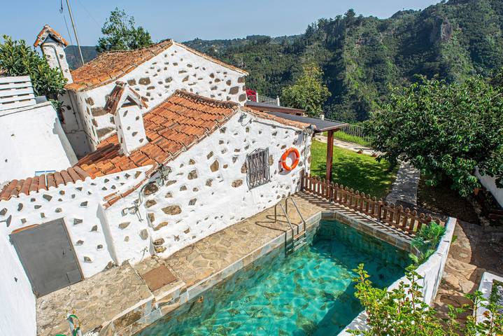 Casa vacacional 'Casa Rural El Majano' con vistas a la montaña, piscina privada y Wi-Fi in Moya, Gran Canaria Norte