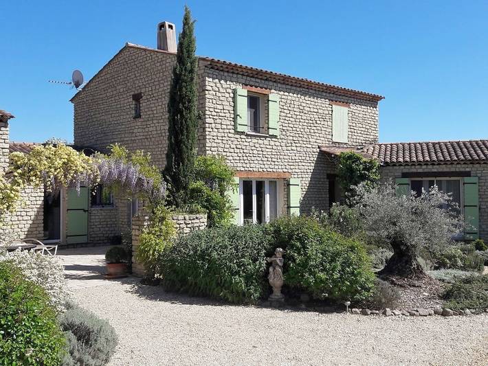 Gîte pour 10 personnes, avec Terrasse ainsi que Jardin et Piscine