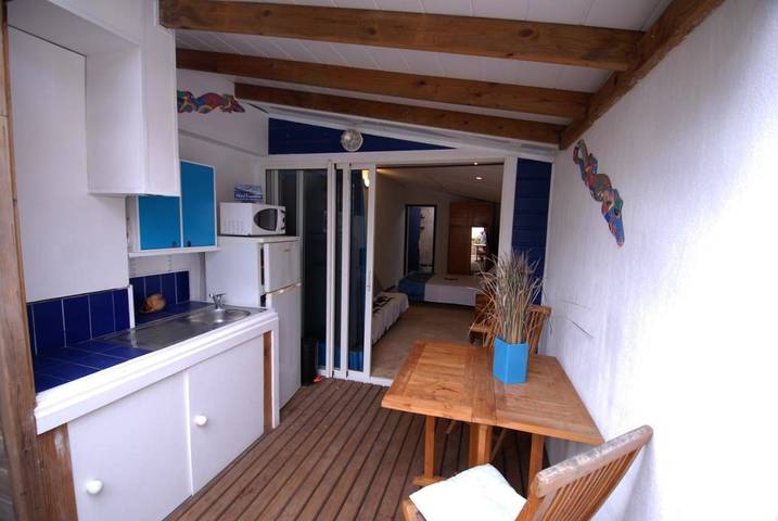 Gîte pour 2 personnes, avec jardin ainsi que piscine et vue dans Saint-Gilles les Bains - 2