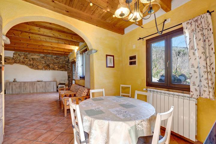 Casa vacanze 'Del Fiume' con vista sulle montagne e giardino privato in Rialto, Alpi Liguri