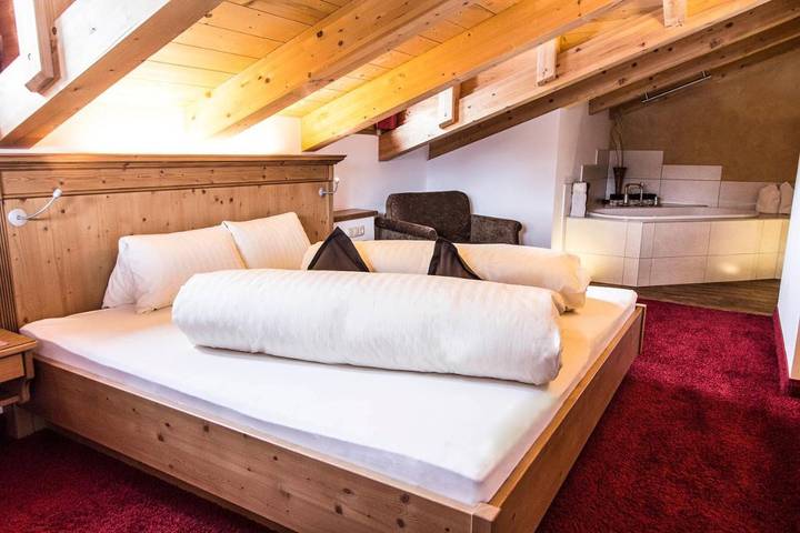 Hotel para 2 personas, con terraza además de jardín y vistas - 1