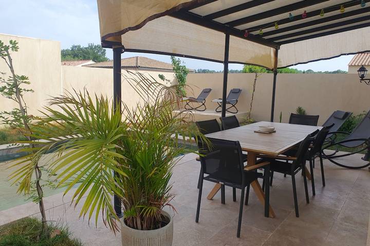 Vakantiehuis voor 6 personen, with tuin and zwembad as well as terras, kindvriendelijk in La Motte