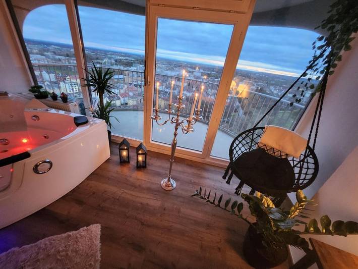 Ferienwohnung für 2 Personen, mit Balkon und Whirlpool sowie Terrasse und Pool in Augsburg - 4