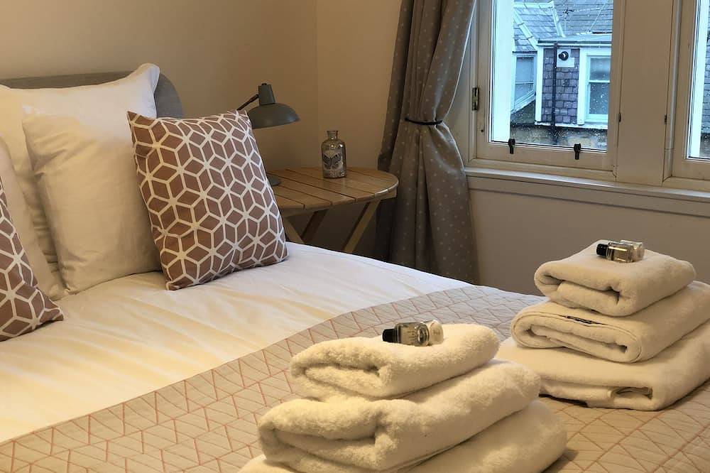 Entire apartment, Kittiwake Apartment, Pittenweem - stunning Sea Views in picturesque village. in Pittenweem, Fife region