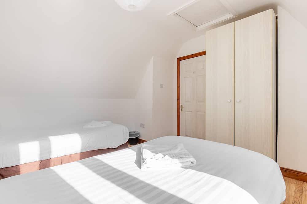 The Links 18, Amazing Location- Food, Drinks, Surf, & Golf! - 18 in Lahinch, County Clare