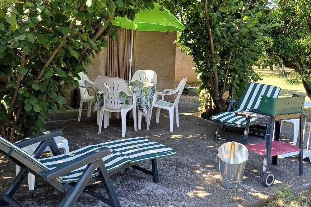 🌿 Charming detached cottage in the countryside - 7 km from the sea 🌊 in Lucciana, Región de Bastia