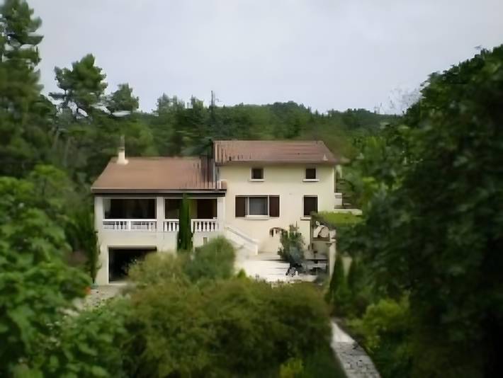 Casa de vacaciones 'Le Figuier' con vistas a la montaña, piscina compartida y Wi-Fi in Molières-sur-Cèze, Cevenas