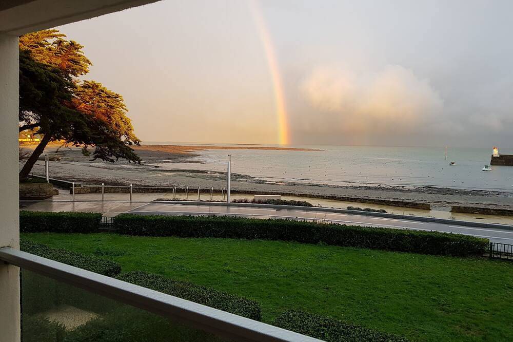 Entire apartment, T2 apartment with sea and port view in Sarzeau, Côte des Mégalithes