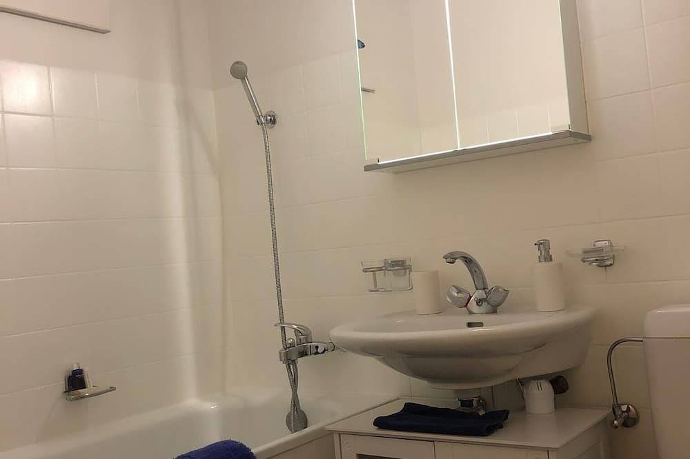 Appartement entier, !! Panoramic Lake views & close to all lakeside walk/bus next door !! in Clarens (Genève), Montreux