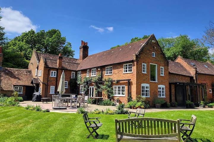 Holiday rental for 14 people, with garden and hot tub in Chiltern Hills