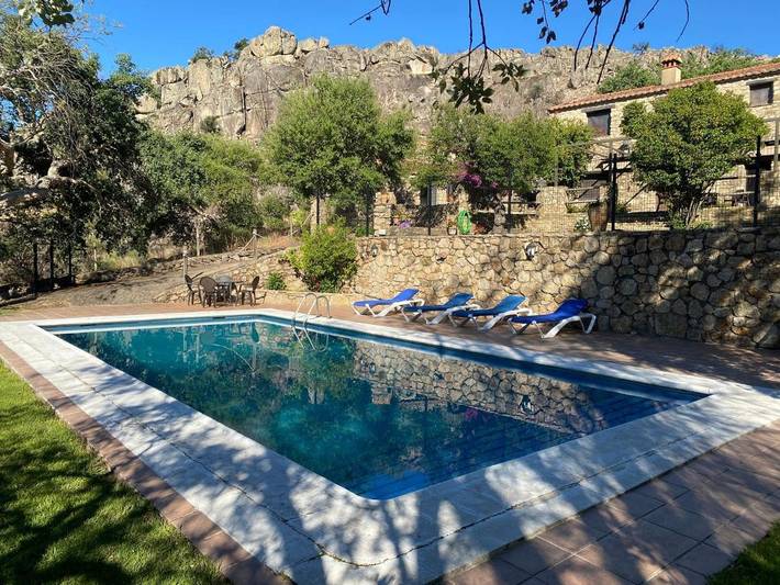Casa rural para 18 personas, con piscina además de jardín y vistas, Se admiten mascotas en Valencia de Alcántara - 4