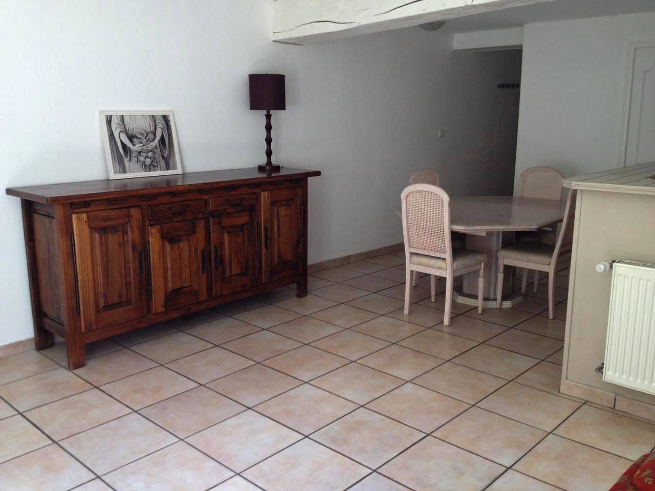 Appartement entier, One-Bedroom Apartment in Marcigny, Région de Charolles