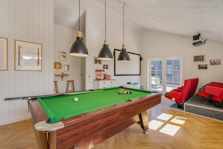 Unique 5-star activity holiday home – home cinema, outdoor sauna, outdoor hot tub in Blavand, Región de Varde