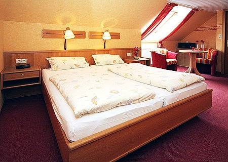 Heyken Burggaststätte - Doppelzimmer in Werdum, Nordseeküste